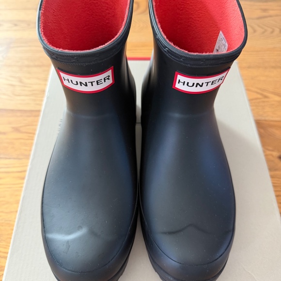 LIKE NEW Hunter Women's PLAY™ Short Rain Boots in Black (Size US 6 / EU 37) - Picture 4 of 14